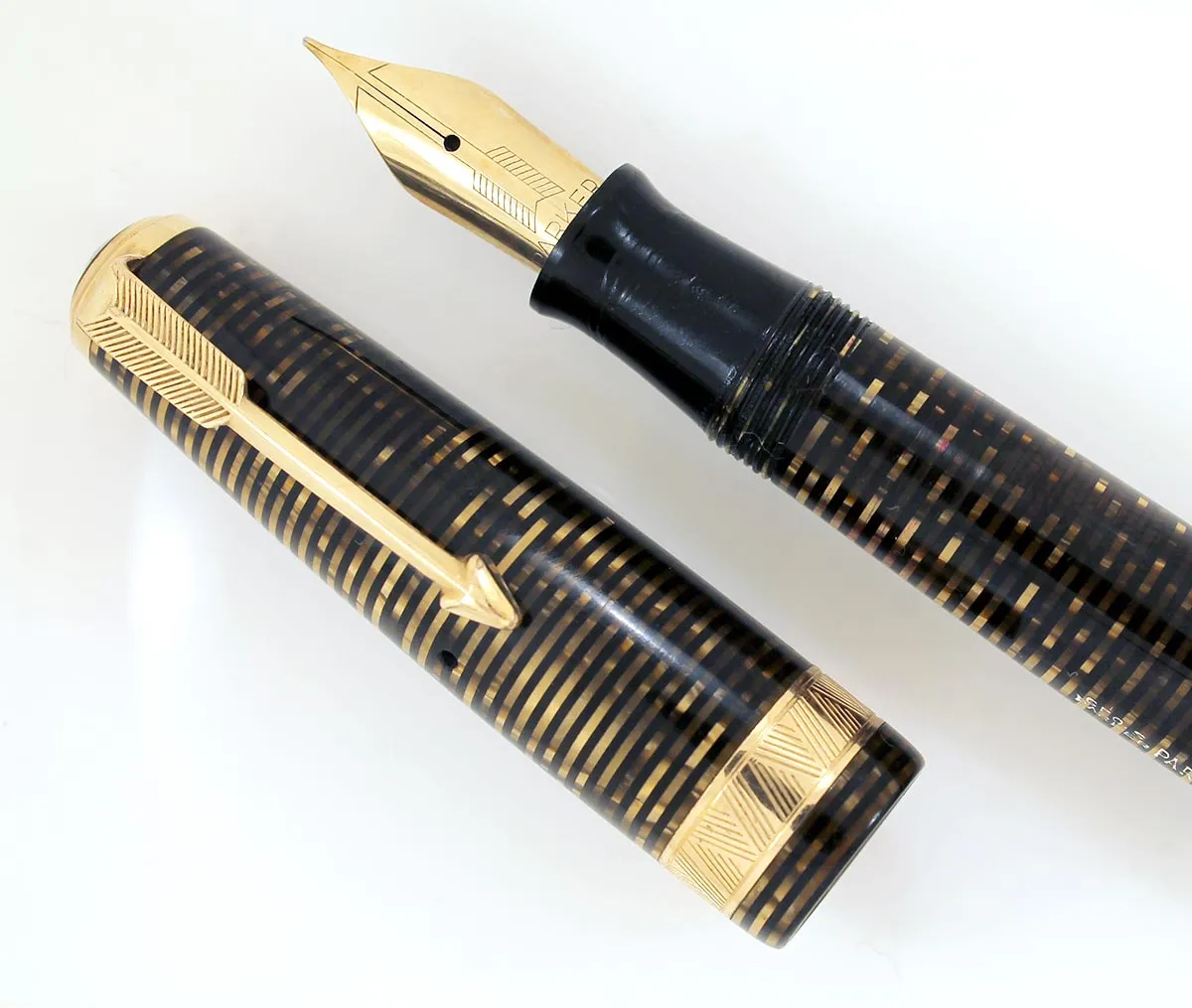 1941 PARKER GOLDEN PEARL SENIOR MAXIMA VACUMATIC WITH F to BBB  2.81MM FLEXIBLE NIB IN RESTORED CONDITION